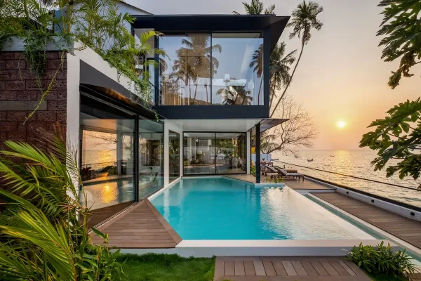 GLASSHOUSE ON THE BAY