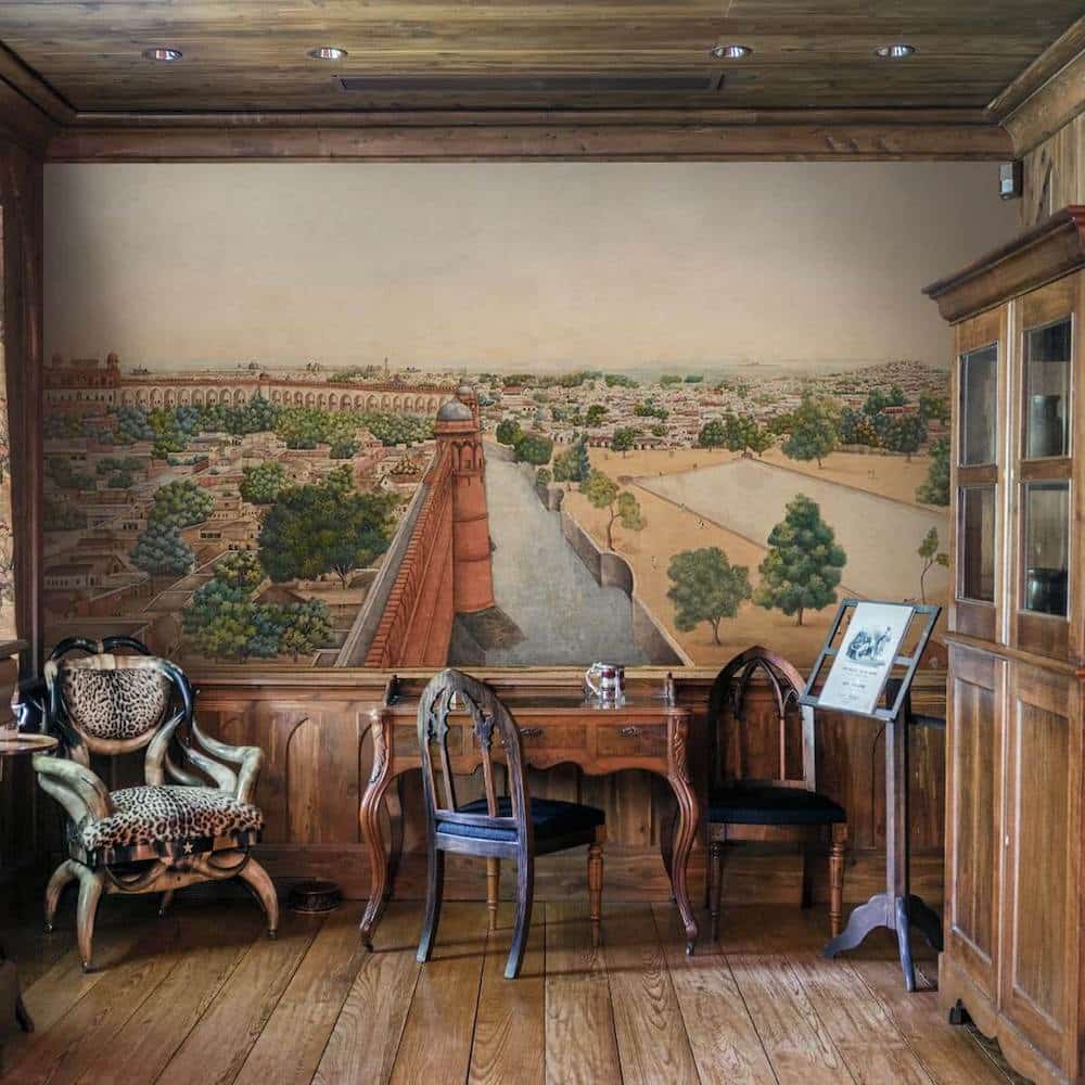 ‘Imperial Delhi’ Scene in Vintage Painting Style Wallpaper