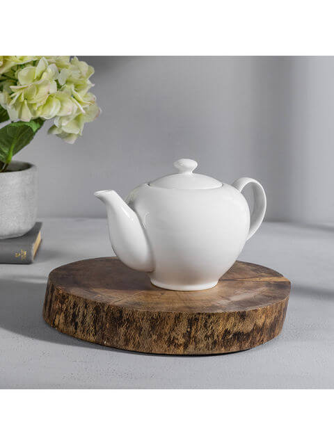 Porcelain Tea Pot with Lid in Cream