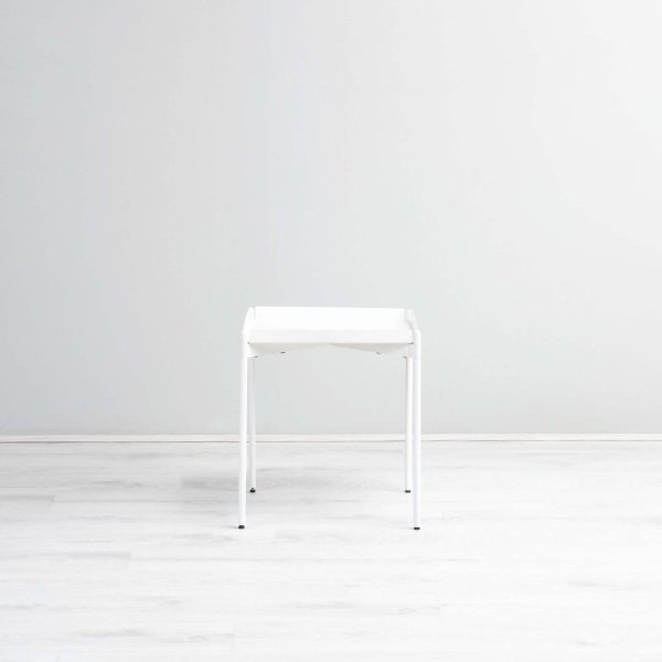 Tray Table in White, Aio