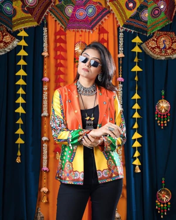 Bollywood Nahi, Fabwood Star Entry Look Jacket