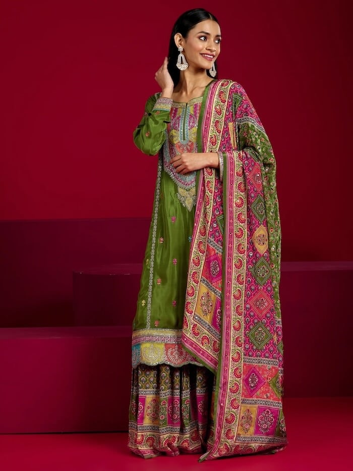 Art Green Embroidered Silk Blend Straight Suit With Dupatta