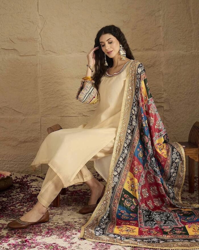 Embellished Straight Kurta Set by Varanga