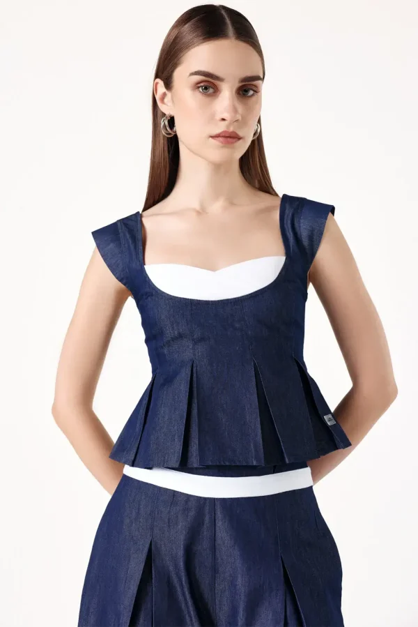 Elevé Denim Top (with interlocked white fabric)