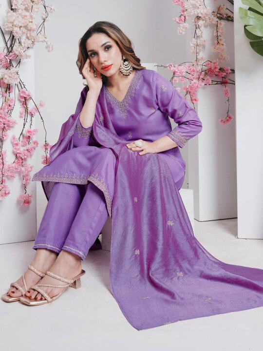 Floral Embroidered Regular Thread Work Kurta with Trousers & With Dupatta by LeeliPeeri Designer
