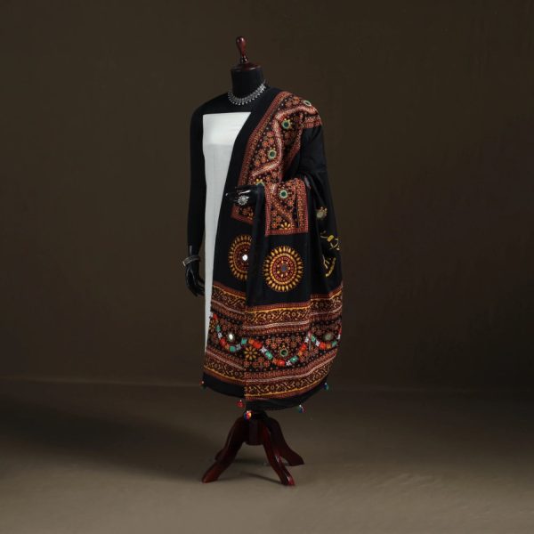 Kutch hand embroidered mirror work printed cotton dupatta 05